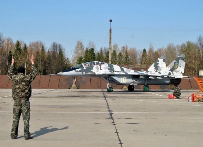 Минобороны выводит из ангаров новые истребители Минобороны выводит из ангаров новые истребители